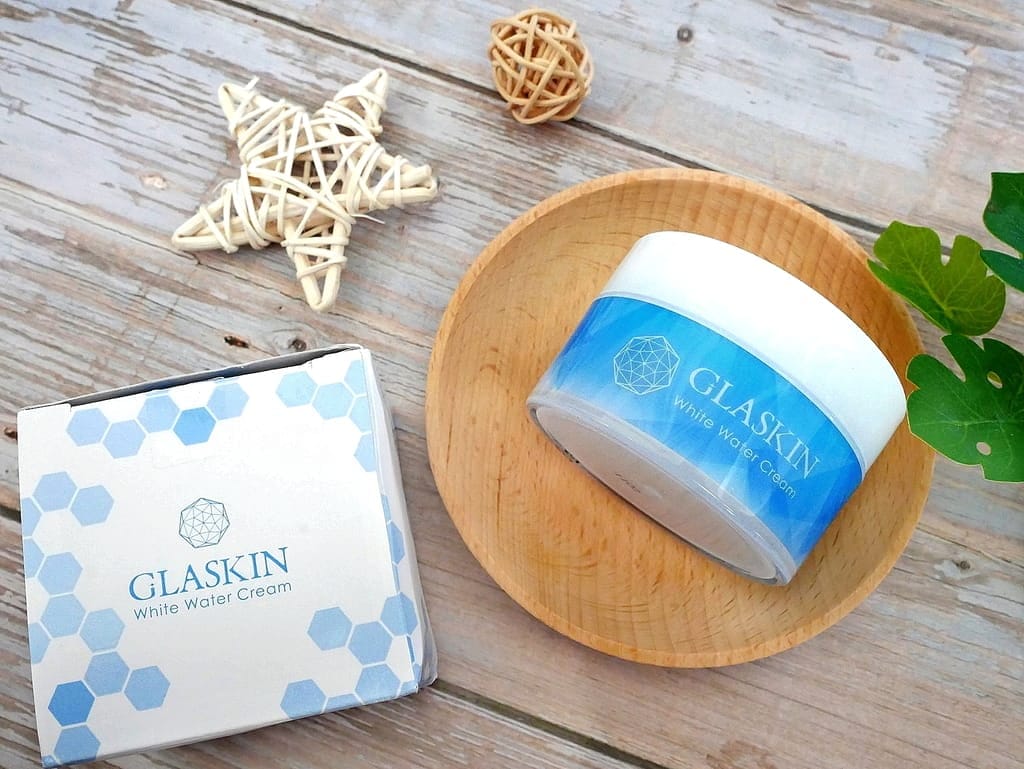 |臉部保養| GLASKIN可芮絲全效水凝霜,清爽不油膩.掃黑拯救暗沉.超火紅懶人保養來囉 ! - 第3張圖 |臉部保養| GLASKIN可芮絲全效水凝霜,清爽不油膩.掃黑拯救暗沉.超火紅懶人保養來囉 !