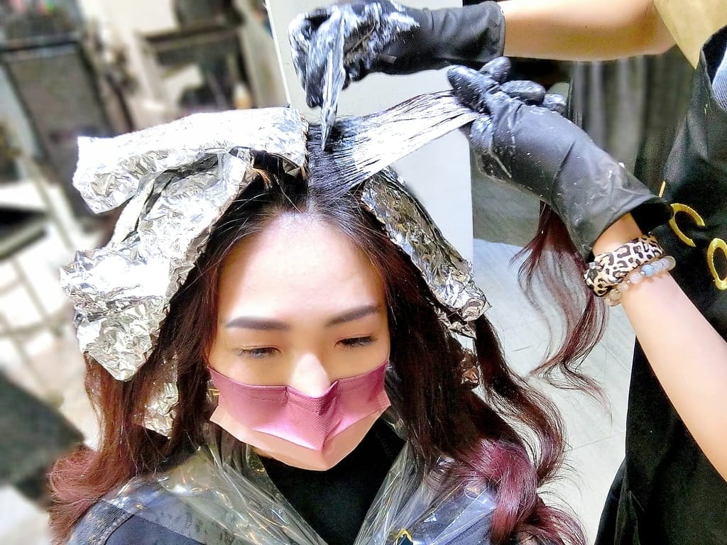 | 台北染髮推薦 | FIN Hair Salon,若隱若現的氣質挑染.大玩髮色指定設計師Freya - 第21張圖 | 台北染髮推薦 | FIN Hair Salon,若隱若現的氣質挑染.大玩髮色指定設計師Freya