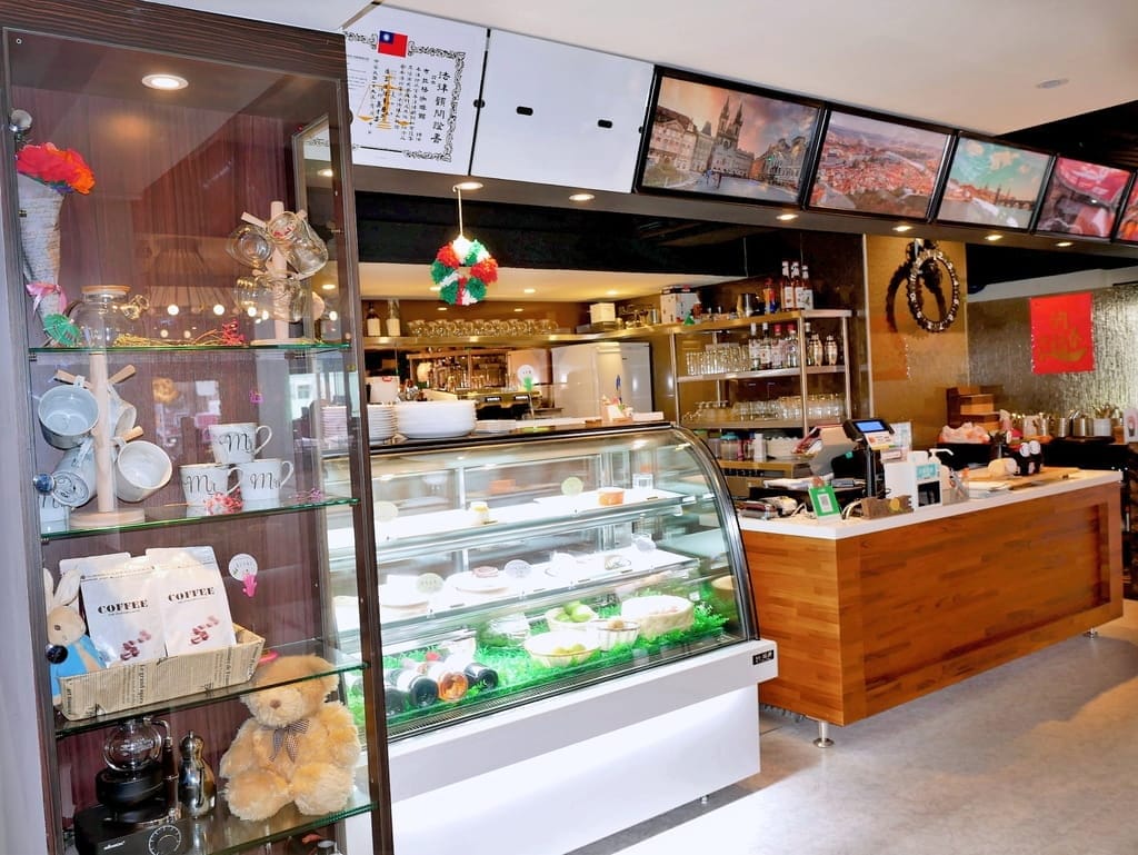 | 石牌捷運站不限時餐廳 | Prague Coffee布拉格咖啡館,近石牌商城/捷運石牌站,不收服務費/平日不限時,有插座.免費WIFI! - 第4張圖 | 石牌捷運站不限時餐廳 | Prague Coffee布拉格咖啡館,近石牌商城/捷運石牌站,不收服務費/平日不限時,有插座.免費WIFI!