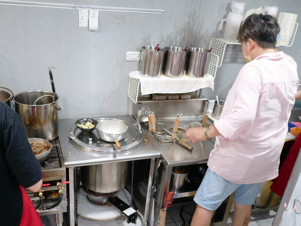| 新莊美食推薦 | 白襪子麻辣嘴.四川麻辣風味.麻辣口感吮指回香.老師傅的真傳手藝.輔大周邊美食! - 第16張圖 | 新莊美食推薦 | 白襪子麻辣嘴.四川麻辣風味.麻辣口感吮指回香.老師傅的真傳手藝.輔大周邊美食!