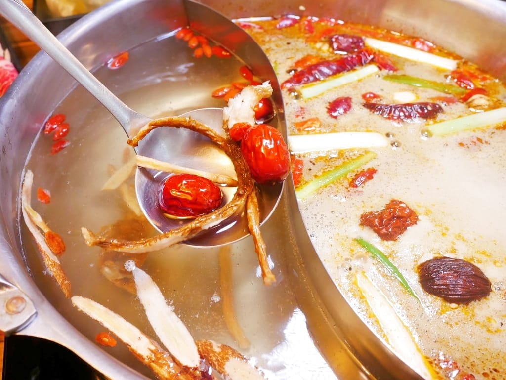 | 中和火鍋 | 燙燙極緻涮涮鍋 中和店,肉食控必朝聖,爽吃肉片,鮮美海鮮,CP值超高火鍋店推薦! - 第17張圖 | 中和火鍋 | 燙燙極緻涮涮鍋 中和店,肉食控必朝聖,爽吃肉片,鮮美海鮮,CP值超高火鍋店推薦!