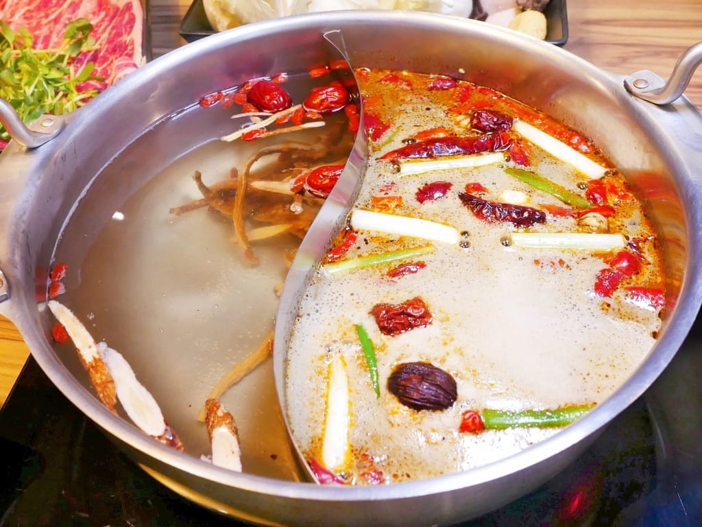 | 中和火鍋 | 燙燙極緻涮涮鍋 中和店,肉食控必朝聖,爽吃肉片,鮮美海鮮,CP值超高火鍋店推薦! - 第16張圖 | 中和火鍋 | 燙燙極緻涮涮鍋 中和店,肉食控必朝聖,爽吃肉片,鮮美海鮮,CP值超高火鍋店推薦!
