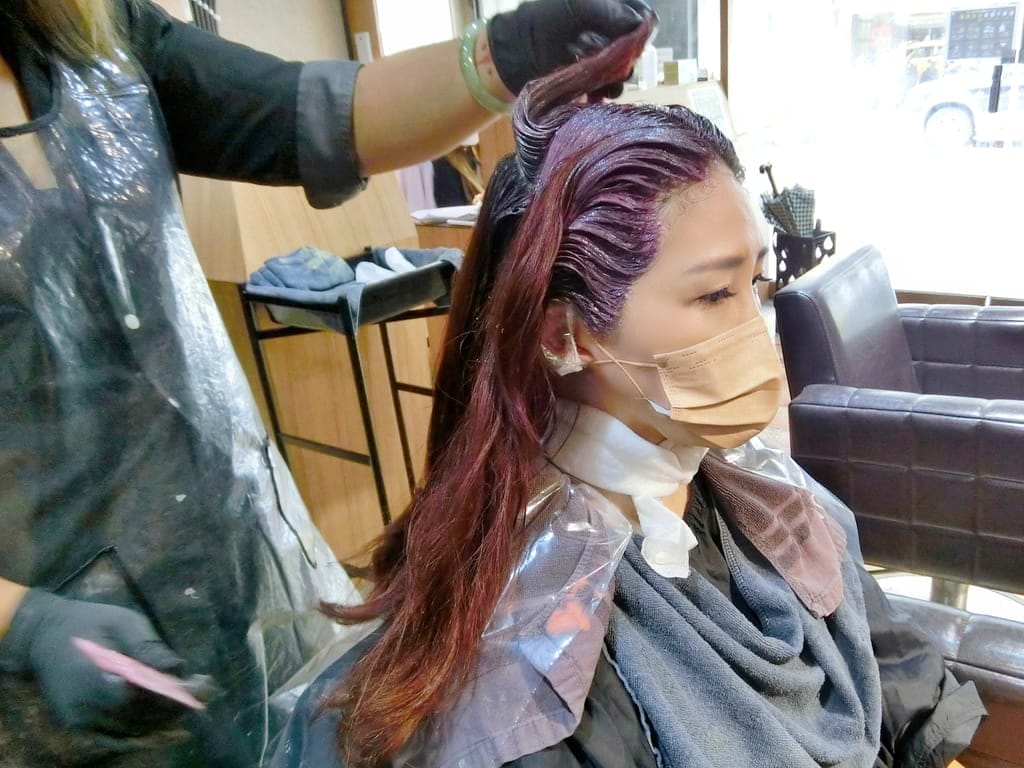|板橋染髮推薦|Wor Hair新埔店,極光紫黑色,髮絲瞬間充滿仙氣光澤感.染髮不限制長度女生只要1500元!! - 第18張圖 |板橋染髮推薦|Wor Hair新埔店,極光紫黑色,髮絲瞬間充滿仙氣光澤感.染髮不限制長度女生只要1500元!!
