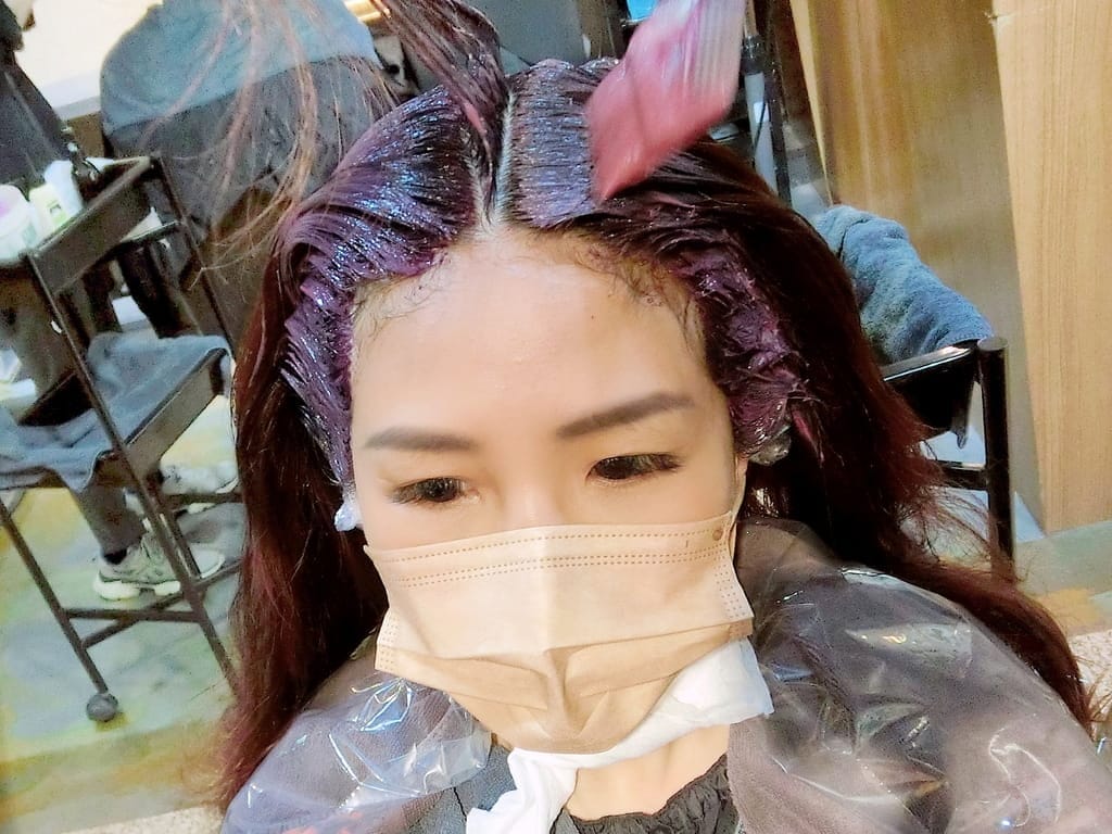 |板橋染髮推薦|Wor Hair新埔店,極光紫黑色,髮絲瞬間充滿仙氣光澤感.染髮不限制長度女生只要1500元!! - 第19張圖 |板橋染髮推薦|Wor Hair新埔店,極光紫黑色,髮絲瞬間充滿仙氣光澤感.染髮不限制長度女生只要1500元!!