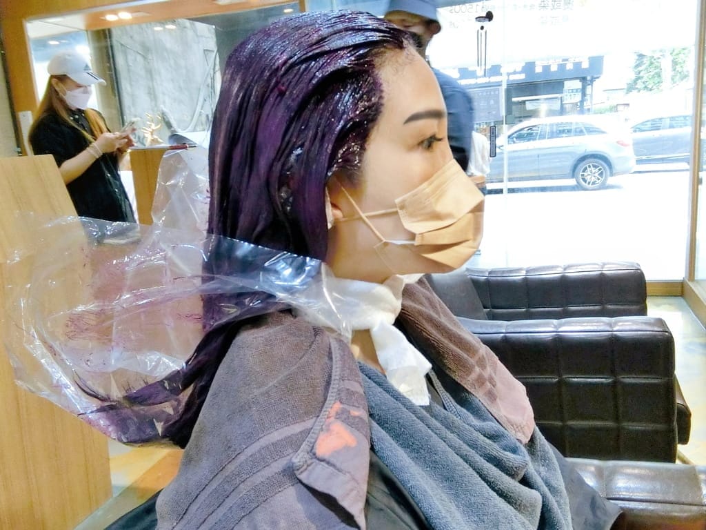 |板橋染髮推薦|Wor Hair新埔店,極光紫黑色,髮絲瞬間充滿仙氣光澤感.染髮不限制長度女生只要1500元!! - 第21張圖 |板橋染髮推薦|Wor Hair新埔店,極光紫黑色,髮絲瞬間充滿仙氣光澤感.染髮不限制長度女生只要1500元!!