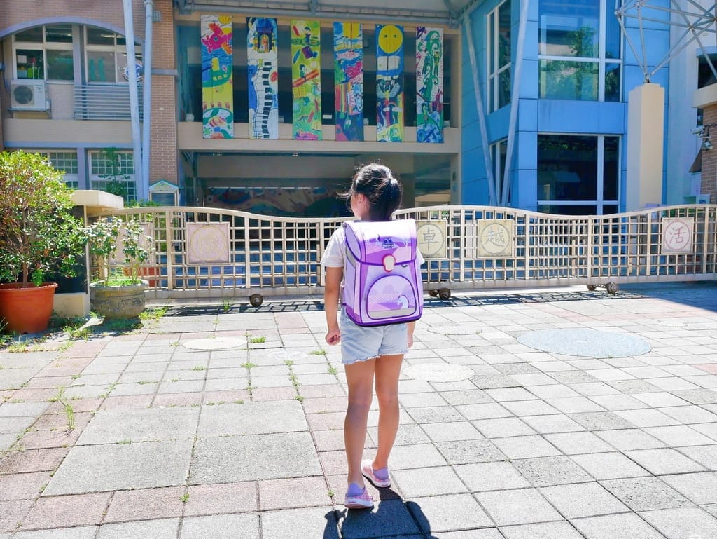 | 小學書包推薦 | Kid2Youth 大將作－Materns兒童成長護脊書包．符合人體工學．陪伴小學新生活