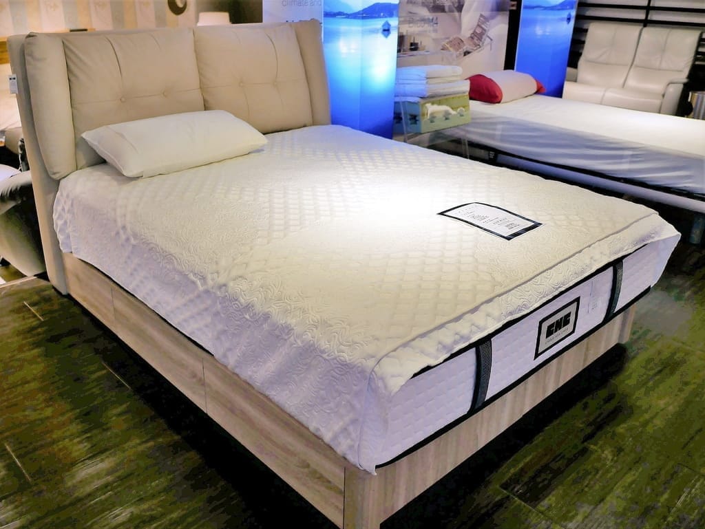 ｜新北五股傢俱推薦｜晶華傢俱北一店，平價精品沃荷全牛皮沙發，加配師免費丈量，為你訂製沙發，餐桌，衣櫃，床墊等，台北家具一次購足！