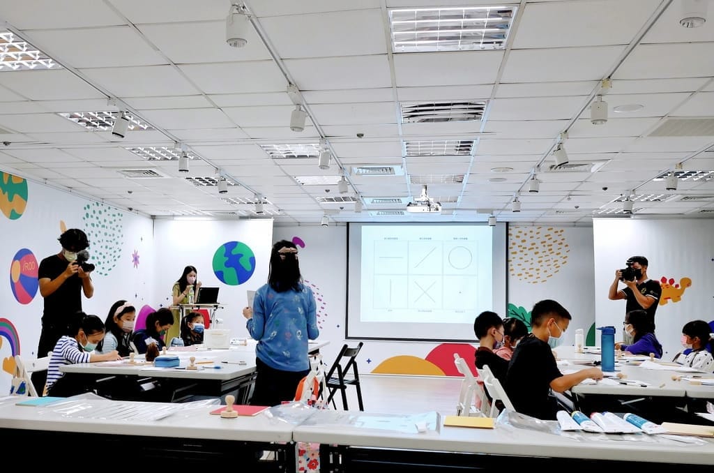 |平面繪畫創作|iROO小小設計學苑,LOGO色.形,意,啟發設計靈感.提升孩子創造力.激發想像邊學邊玩! - 第8張圖 |平面繪畫創作|iROO小小設計學苑,LOGO色.形,意,啟發設計靈感.提升孩子創造力.激發想像邊學邊玩!