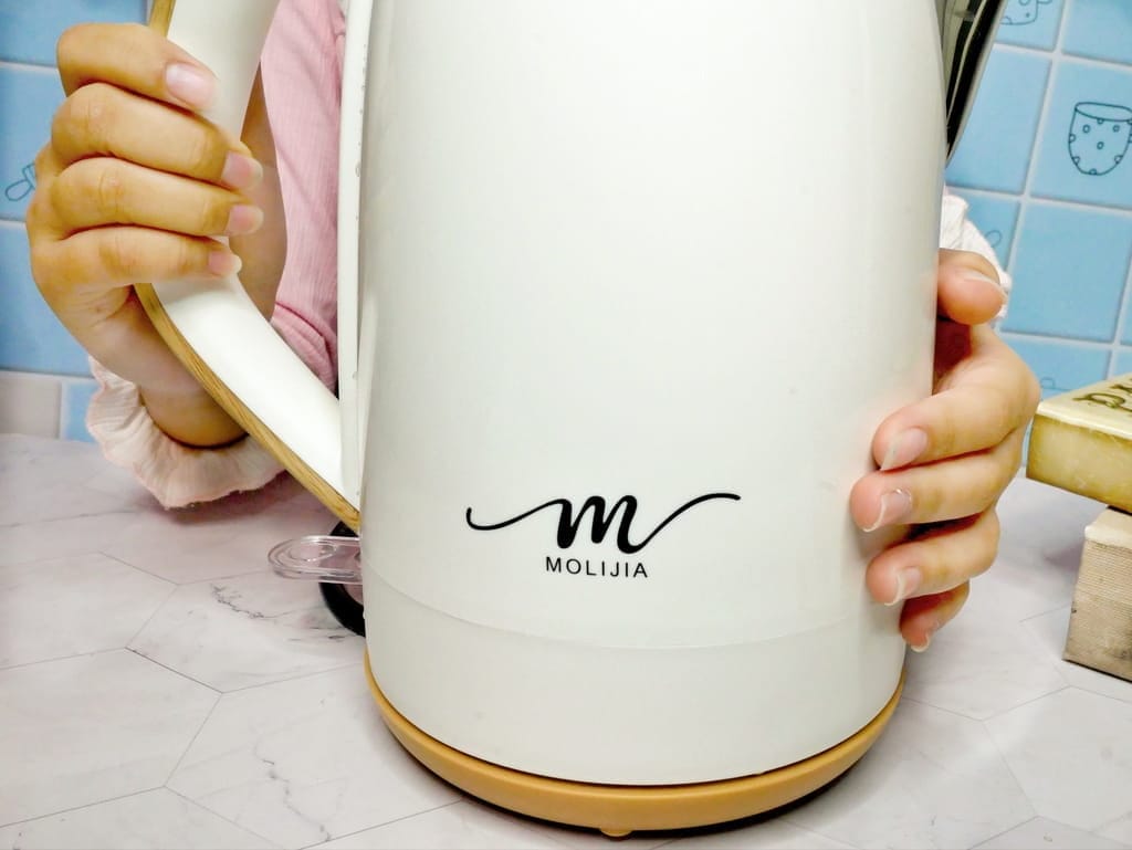 | 實用快煮壺推薦 | MOLIJIA 魔力家 M27雙層防燙快煮壺,1.9公升,省電快煮壺.隨手沖泡茶飲很放便! - 第10張圖 | 實用快煮壺推薦 | MOLIJIA 魔力家 M27雙層防燙快煮壺,1.9公升,省電快煮壺.隨手沖泡茶飲很放便!