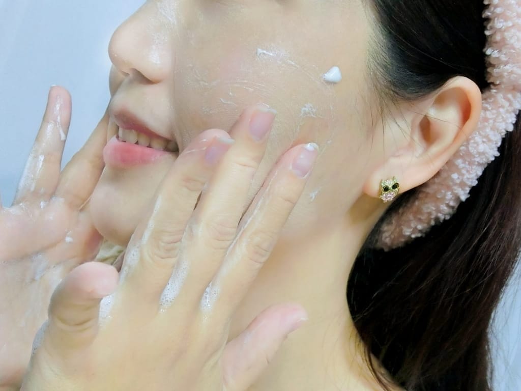 |臉部肌膚保養|萊娜保濕洗卸凝膠/美白慕絲面膜,超乎想像的溫和又感,完整呵護肌膚~ - 第9張圖 |臉部肌膚保養|萊娜保濕洗卸凝膠/美白慕絲面膜,超乎想像的溫和又感,完整呵護肌膚~