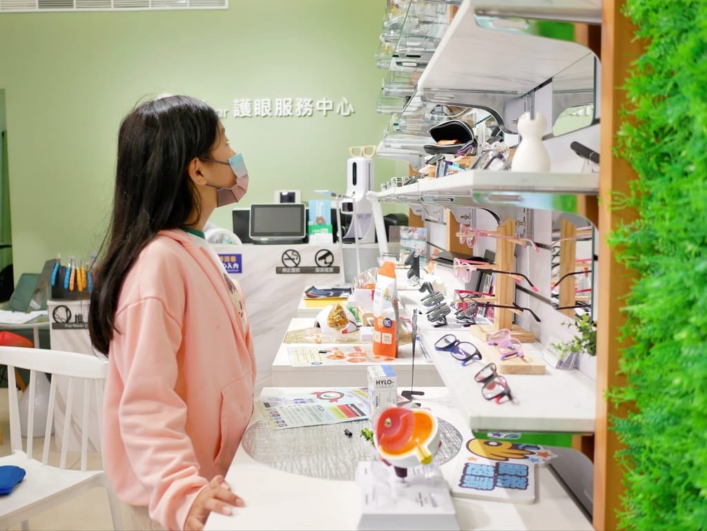 | 兒童眼鏡推薦 | EyeCare護眼抗藍光變色眼鏡,兒童抗藍光太陽眼鏡.晶亮乳酸菌無糖Q軟糖.給予孩子多重保護! - 第11張圖 | 兒童眼鏡推薦 | EyeCare護眼抗藍光變色眼鏡,兒童抗藍光太陽眼鏡.晶亮乳酸菌無糖Q軟糖.給予孩子多重保護!