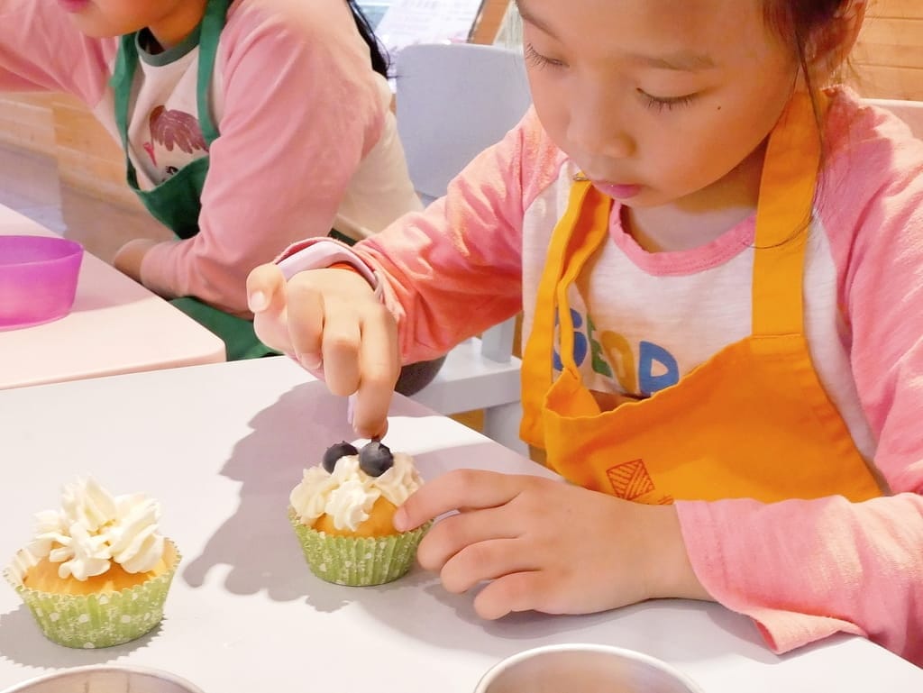 | 親子活動 | 亞尼克親子DIY,手作烘培課程,迷你蛋糕杯/生乳蛋糕捲/小盆栽蛋糕/歡樂蛋糕棒 - 第63張圖 | 親子活動 | 亞尼克親子DIY,手作烘培課程,迷你蛋糕杯/生乳蛋糕捲/小盆栽蛋糕/歡樂蛋糕棒