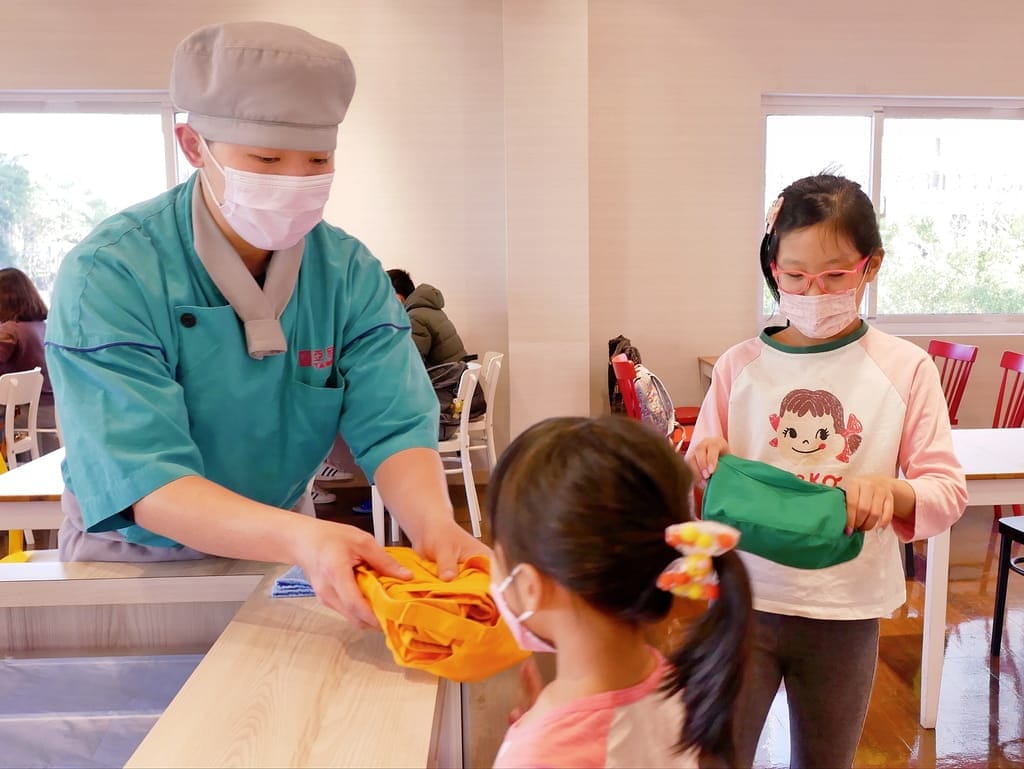 | 親子活動 | 亞尼克親子DIY,手作烘培課程,迷你蛋糕杯/生乳蛋糕捲/小盆栽蛋糕/歡樂蛋糕棒 - 第20張圖 | 親子活動 | 亞尼克親子DIY,手作烘培課程,迷你蛋糕杯/生乳蛋糕捲/小盆栽蛋糕/歡樂蛋糕棒