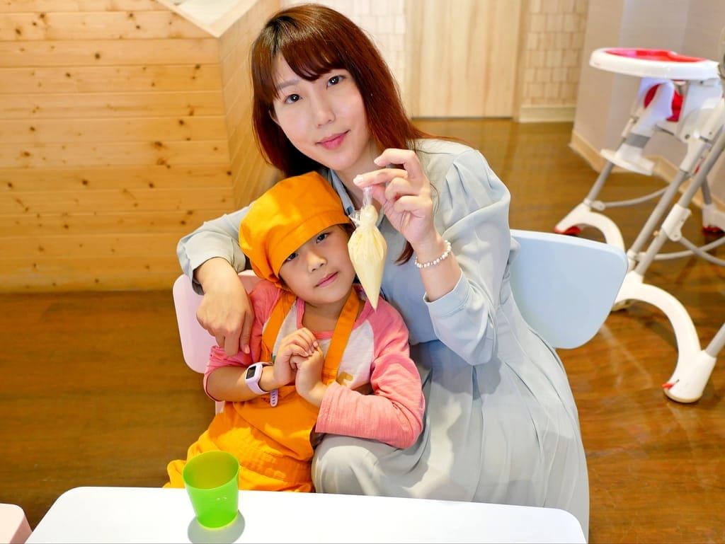 | 親子活動 | 亞尼克親子DIY,手作烘培課程,迷你蛋糕杯/生乳蛋糕捲/小盆栽蛋糕/歡樂蛋糕棒 - 第44張圖 | 親子活動 | 亞尼克親子DIY,手作烘培課程,迷你蛋糕杯/生乳蛋糕捲/小盆栽蛋糕/歡樂蛋糕棒