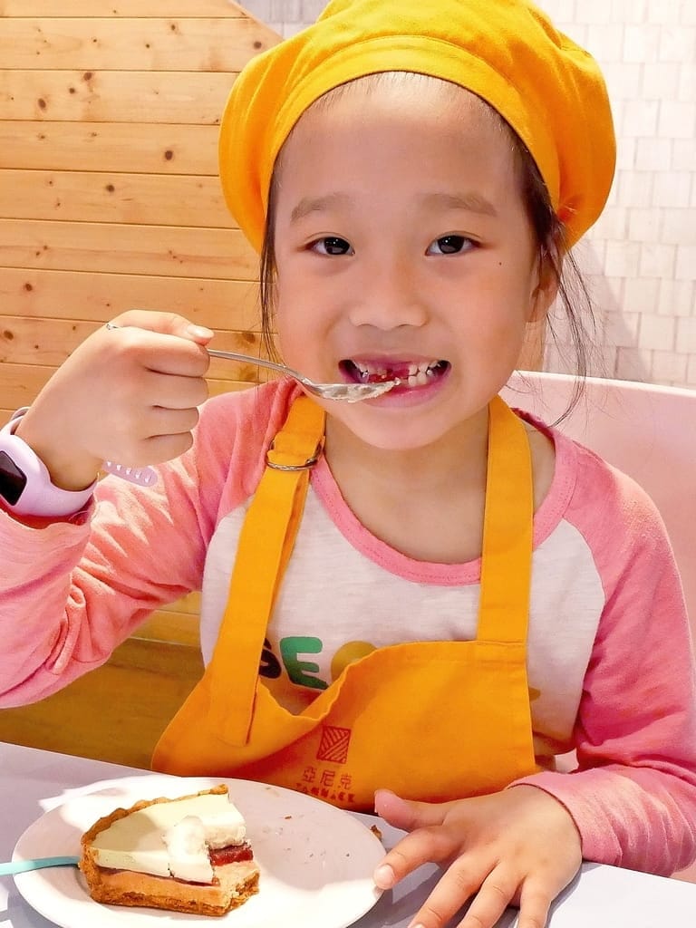 | 親子活動 | 亞尼克親子DIY,手作烘培課程,迷你蛋糕杯/生乳蛋糕捲/小盆栽蛋糕/歡樂蛋糕棒 - 第81張圖 | 親子活動 | 亞尼克親子DIY,手作烘培課程,迷你蛋糕杯/生乳蛋糕捲/小盆栽蛋糕/歡樂蛋糕棒