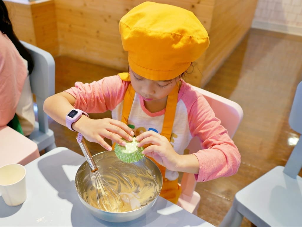 | 親子活動 | 亞尼克親子DIY,手作烘培課程,迷你蛋糕杯/生乳蛋糕捲/小盆栽蛋糕/歡樂蛋糕棒 - 第35張圖 | 親子活動 | 亞尼克親子DIY,手作烘培課程,迷你蛋糕杯/生乳蛋糕捲/小盆栽蛋糕/歡樂蛋糕棒