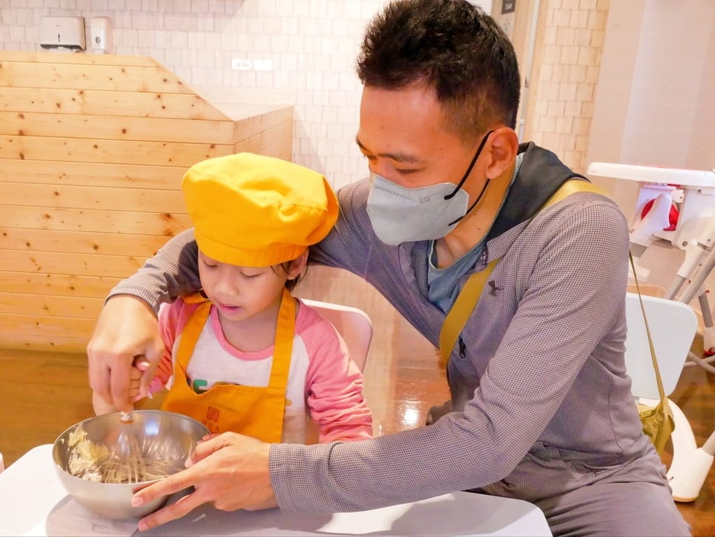 | 親子活動 | 亞尼克親子DIY,手作烘培課程,迷你蛋糕杯/生乳蛋糕捲/小盆栽蛋糕/歡樂蛋糕棒 - 第30張圖 | 親子活動 | 亞尼克親子DIY,手作烘培課程,迷你蛋糕杯/生乳蛋糕捲/小盆栽蛋糕/歡樂蛋糕棒