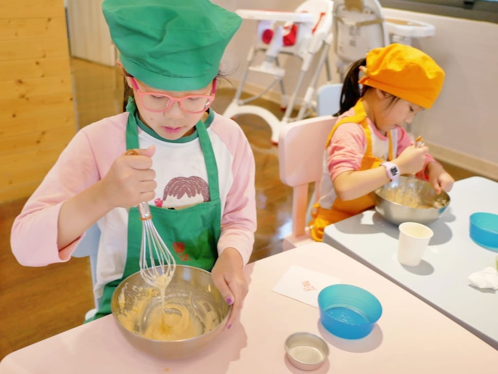 | 親子活動 | 亞尼克親子DIY,手作烘培課程,迷你蛋糕杯/生乳蛋糕捲/小盆栽蛋糕/歡樂蛋糕棒 - 第38張圖 | 親子活動 | 亞尼克親子DIY,手作烘培課程,迷你蛋糕杯/生乳蛋糕捲/小盆栽蛋糕/歡樂蛋糕棒