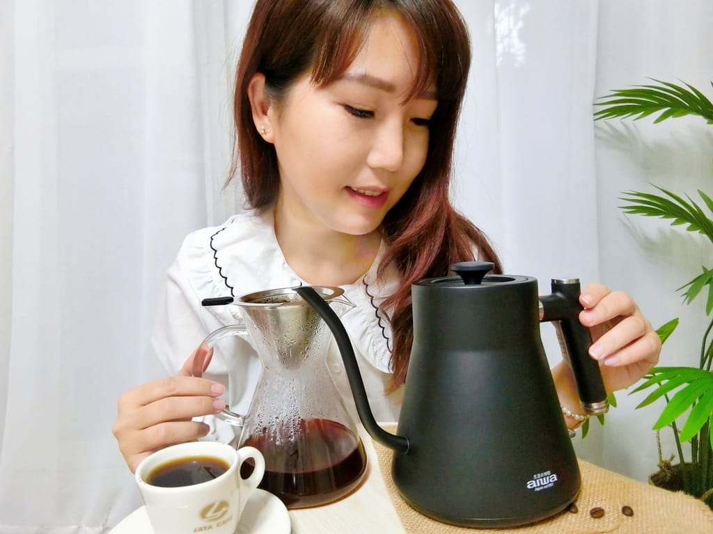 | 細口快煮壺 | AIWA 愛華 鵝頸手沖電茶壼,手沖咖啡入門首選.完美穩定注水.俐落斷水也乾淨! - 第3張圖 | 細口快煮壺 | AIWA 愛華 鵝頸手沖電茶壼,手沖咖啡入門首選.完美穩定注水.俐落斷水也乾淨!