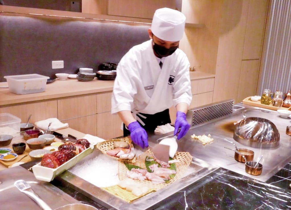 | 鐵板燒台北餐廳| 明水然.樂 信義遠百店A13店,一位難求的無菜單頂級鐵板燒,鮑魚干貝龍蝦A5和牛通通吃的到.高CP值約會餐廳首選!宵夜場獨家火熱登場.信義區宵夜首選 - 第8張圖 | 鐵板燒台北餐廳| 明水然.樂 信義遠百店A13店,一位難求的無菜單頂級鐵板燒,鮑魚干貝龍蝦A5和牛通通吃的到.高CP值約會餐廳首選!宵夜場獨家火熱登場.信義區宵夜首選