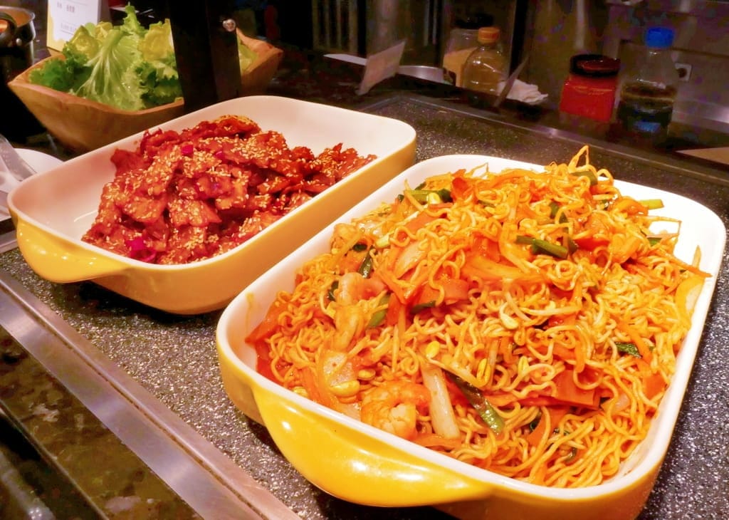 | 大直典華美食 | 豐FOOD海陸百匯， 各國特色料理都在這裡，下午餐吃到飽～