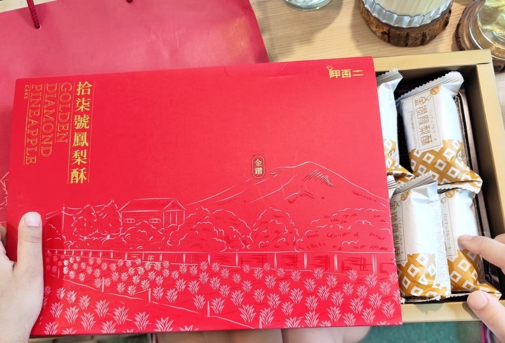 |台灣伴手禮/送禮推薦|呷百二自然洋菓子 金鑽鳳梨酥.台農17號鳳梨,天然微酸不膩口,有著自然香甜的美味~ - 第7張圖 |台灣伴手禮/送禮推薦|呷百二自然洋菓子 金鑽鳳梨酥.台農17號鳳梨,天然微酸不膩口,有著自然香甜的美味~
