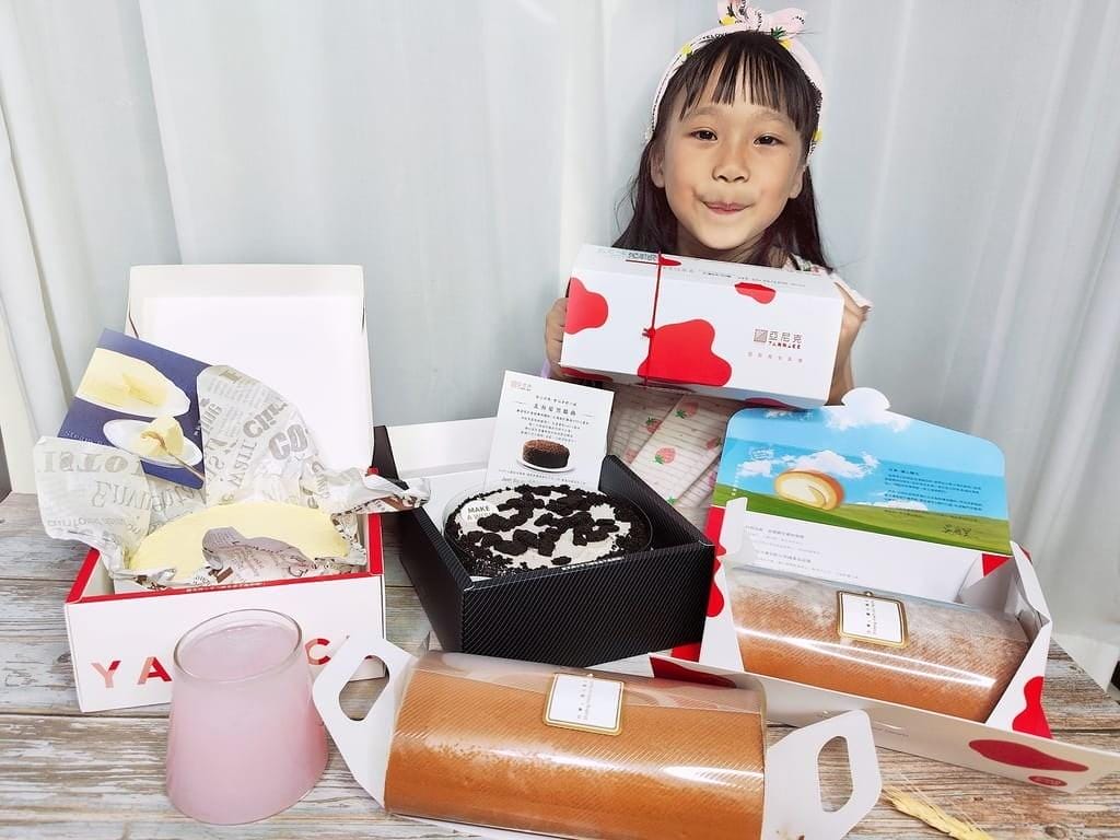 | 24小時智能甜點店 | 亞尼克台北西門店盛大開幕，奶茶布丁生乳捲／北海道黑酷曲，半夜也能買蛋糕！