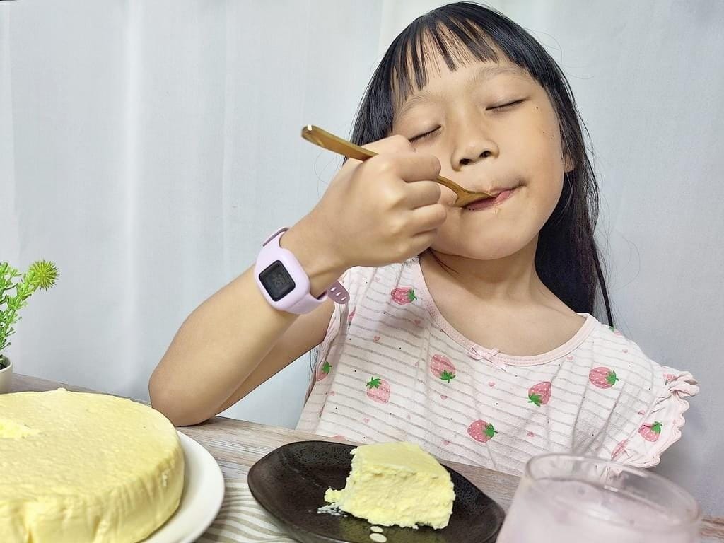 | 24小時智能甜點店 | 亞尼克台北西門店盛大開幕，奶茶布丁生乳捲／北海道黑酷曲，半夜也能買蛋糕！