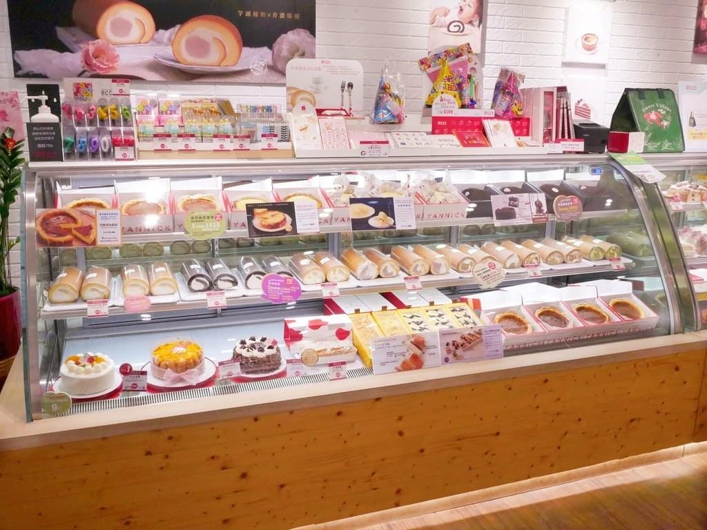 | 24小時智能甜點店 | 亞尼克台北西門店盛大開幕，奶茶布丁生乳捲／北海道黑酷曲，半夜也能買蛋糕！