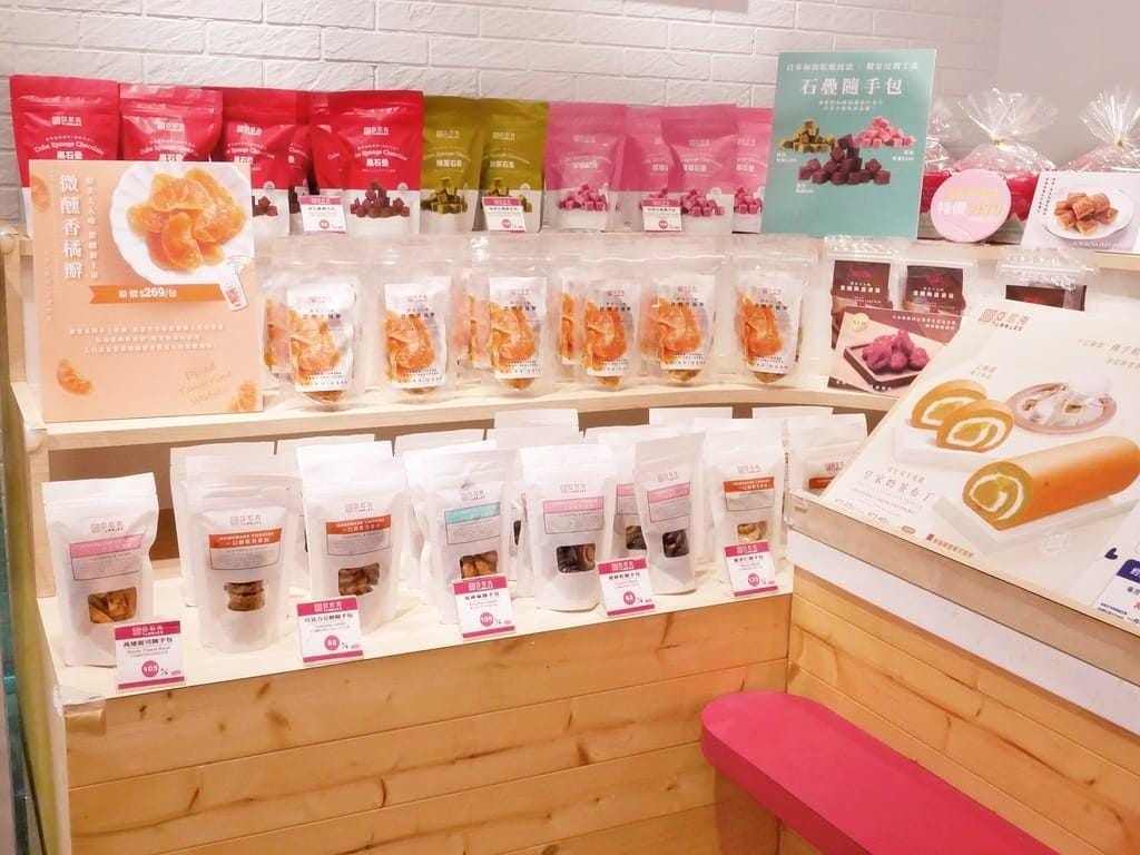 | 24小時智能甜點店 | 亞尼克台北西門店盛大開幕，奶茶布丁生乳捲／北海道黑酷曲，半夜也能買蛋糕！