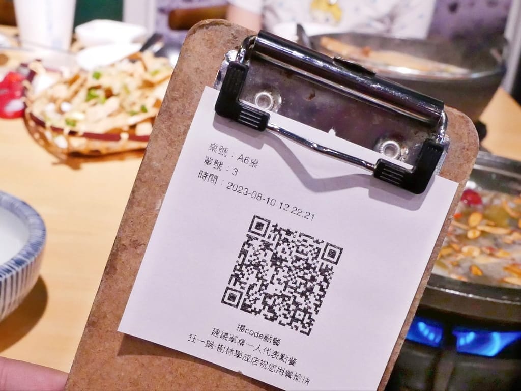 | 超人氣排隊名店 | 狂一鍋北樹林區插旗,多種主題湯底任選,台味火鍋香氣濃郁.自助吧免費吃!! - 第37張圖 | 超人氣排隊名店 | 狂一鍋北樹林區插旗,多種主題湯底任選,台味火鍋香氣濃郁.自助吧免費吃!!