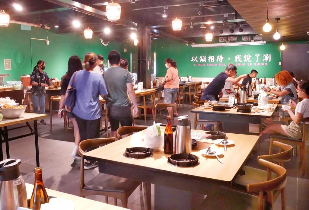 | 超人氣排隊名店 | 狂一鍋北樹林區插旗,多種主題湯底任選,台味火鍋香氣濃郁.自助吧免費吃!! - 第14張圖 | 超人氣排隊名店 | 狂一鍋北樹林區插旗,多種主題湯底任選,台味火鍋香氣濃郁.自助吧免費吃!!