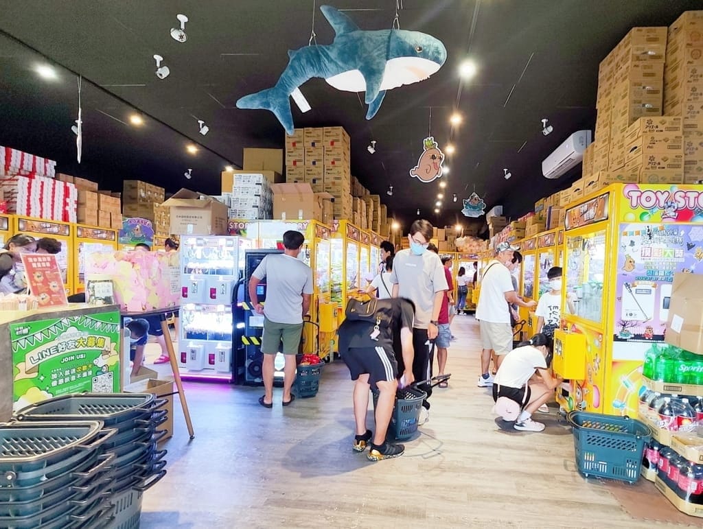| 親子一日遊 | 沙發馬鈴薯樂園 清水中華店,佔地上百坪.出貨率高.新手也可以夾到嗨~ - 第14張圖 | 親子一日遊 | 沙發馬鈴薯樂園 清水中華店,佔地上百坪.出貨率高.新手也可以夾到嗨~