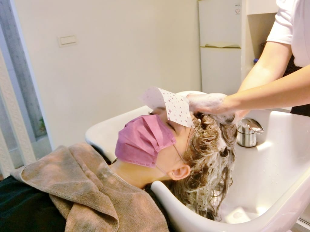 | 板橋染髮推薦|旭Asahi hair space 板橋店.不挑膚色的蜜糖棕髮色.不想化妝也有好氣色.女神結構護髮! - 第28張圖 | 板橋染髮推薦|旭Asahi hair space 板橋店.不挑膚色的蜜糖棕髮色.不想化妝也有好氣色.女神結構護髮!