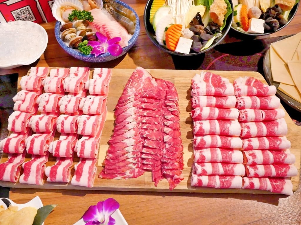 | 新莊火鍋 | 囍富火鍋.當月壽星送海陸肉肉蛋糕.費時熬煮湯頭,肉肉控大滿足! - 第24張圖 | 新莊火鍋 | 囍富火鍋.當月壽星送海陸肉肉蛋糕.費時熬煮湯頭,肉肉控大滿足!