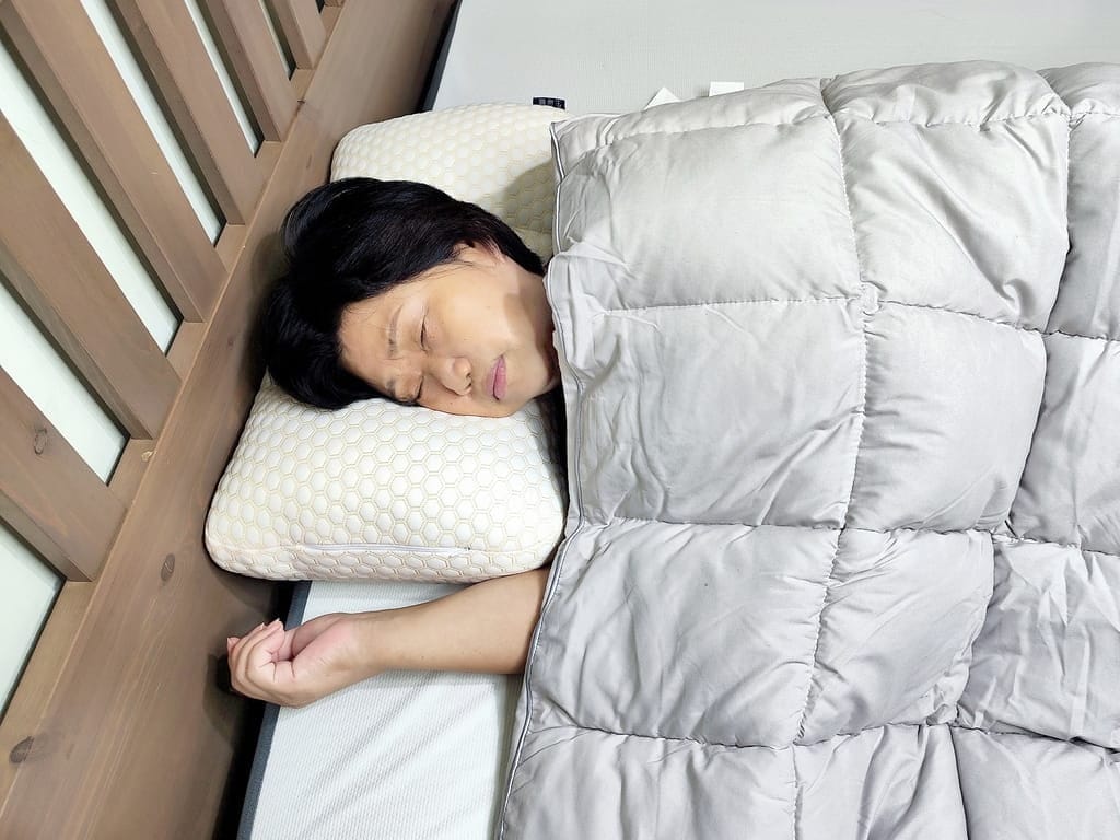 |乳膠枕推薦|日本旭川 神の枕.石墨稀金絲布.恆溫/抗菌/透氣.挑選對的枕頭一覺到天亮! - 第3張圖 |乳膠枕推薦|日本旭川 神の枕.石墨稀金絲布.恆溫/抗菌/透氣.挑選對的枕頭一覺到天亮!