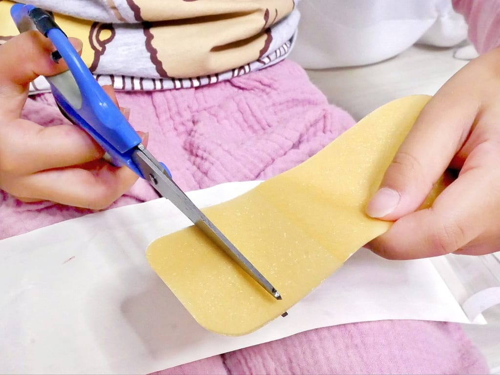 小孩受傷換藥不喊痛!生活居家常備品-康威多愛膚人工皮搭配康威愛康膚銀抗菌敷料,完整呵護傷口 - 第21張圖 小孩受傷換藥不喊痛!生活居家常備品-康威多愛膚人工皮搭配康威愛康膚銀抗菌敷料,完整呵護傷口