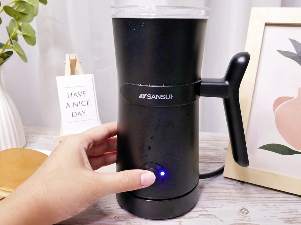 |冷熱奶泡機推薦|SANSUI山水 冷熱兩用分離式電動奶泡機,輕鬆製作冷熱奶泡/打發奶蓋/咖啡拉花.實用又便利! - 第6張圖 |冷熱奶泡機推薦|SANSUI山水 冷熱兩用分離式電動奶泡機,輕鬆製作冷熱奶泡/打發奶蓋/咖啡拉花.實用又便利!