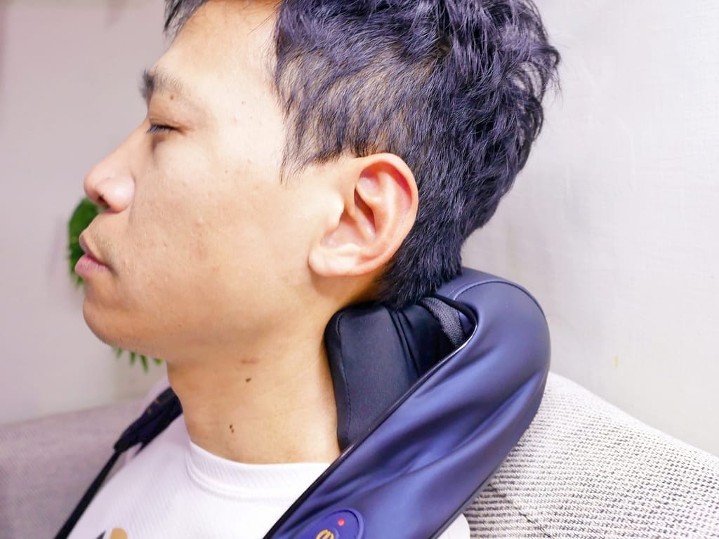 | 充電式肩頸按摩器推薦| MOLIJIA 魔力家 M637無線免手持 、充電式肩頸按摩帶.幫助僵硬肌肉放鬆,上班族放鬆好物! - 第4張圖 | 充電式肩頸按摩器推薦| MOLIJIA 魔力家 M637無線免手持 、充電式肩頸按摩帶.幫助僵硬肌肉放鬆,上班族放鬆好物!