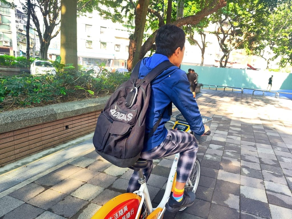|攜帶式音響推薦|E-books D49 掛勾式可串聯美聲藍牙5.3音響.音質飽滿渾厚,外型變光炫彩 - 第4張圖 |攜帶式音響推薦|E-books D49 掛勾式可串聯美聲藍牙5.3音響.音質飽滿渾厚,外型變光炫彩