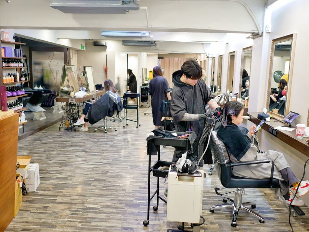 | 東區染髮 | N-Art Hair Styling.韓系髮型,東區髮型師,慵懶系捲髮推薦! - 第3張圖 | 東區染髮 | N-Art Hair Styling.韓系髮型,東區髮型師,慵懶系捲髮推薦!