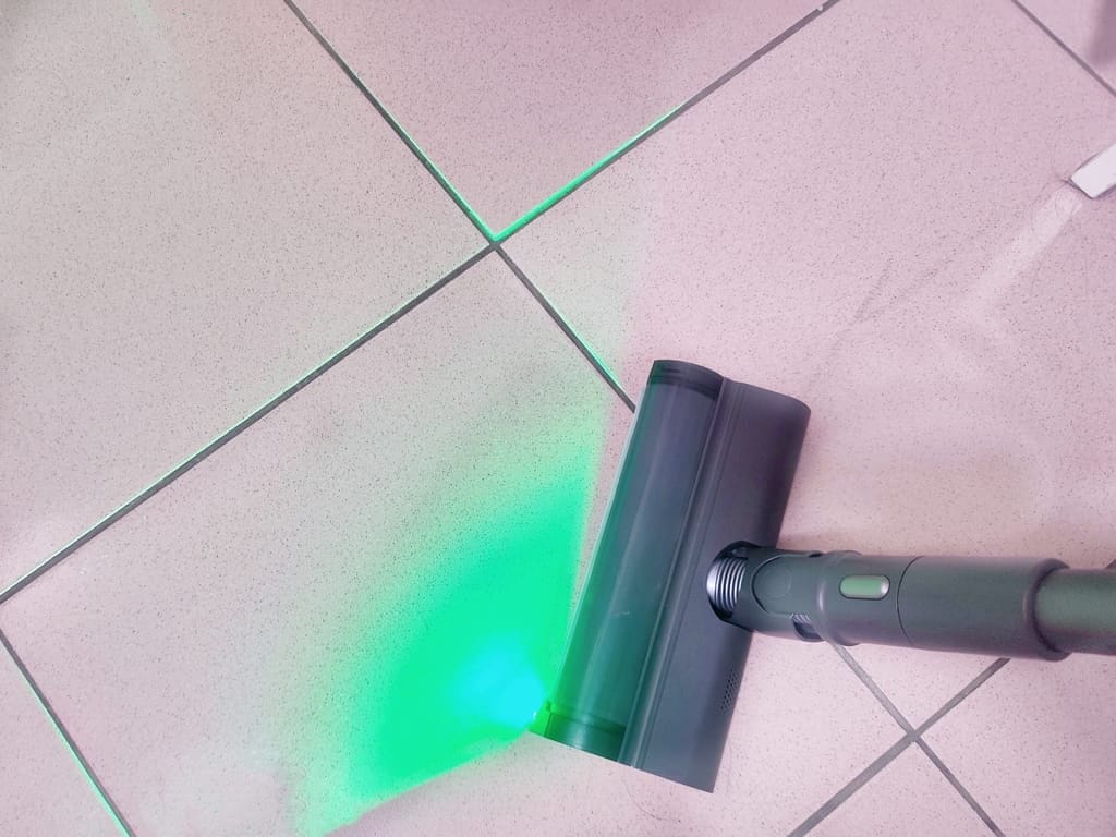 | 手持無線吸塵器推薦 | 禾聯家電 無線吸塵器,69dB低音運轉,外加護眼綠光顯塵,讓打掃更加輕鬆! - 第15張圖 | 手持無線吸塵器推薦 | 禾聯家電 無線吸塵器,69dB低音運轉,外加護眼綠光顯塵,讓打掃更加輕鬆!