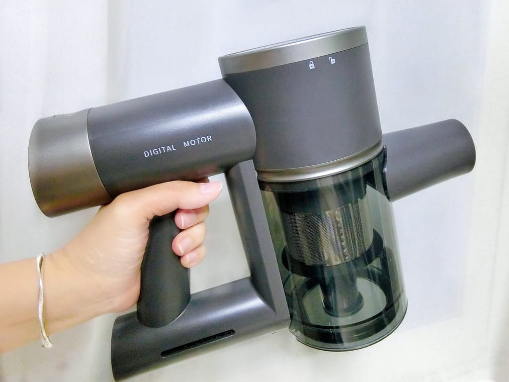 | 手持無線吸塵器推薦 | 禾聯家電 無線吸塵器,69dB低音運轉,外加護眼綠光顯塵,讓打掃更加輕鬆! - 第11張圖 | 手持無線吸塵器推薦 | 禾聯家電 無線吸塵器,69dB低音運轉,外加護眼綠光顯塵,讓打掃更加輕鬆!