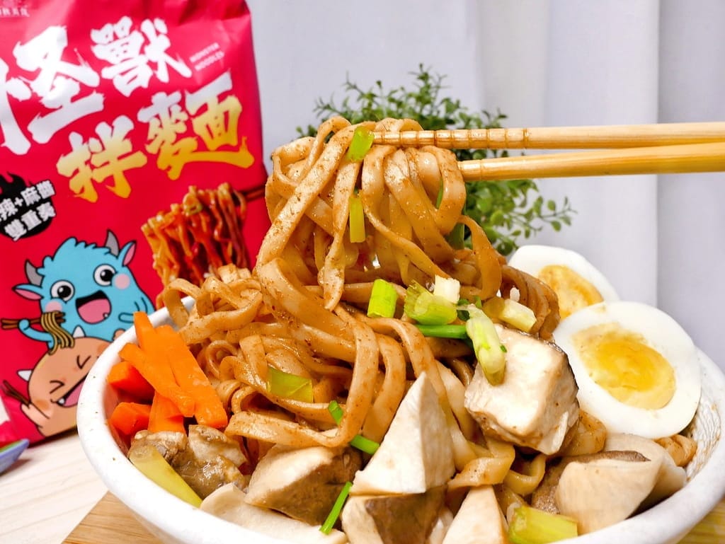 |宅配美食|發票怪獸x何秋美食聯名 雙醬拌麵.濃郁滋味,滿足無辣不歡的吃貨! - 第18張圖 |宅配美食|發票怪獸x何秋美食聯名 雙醬拌麵.濃郁滋味,滿足無辣不歡的吃貨!