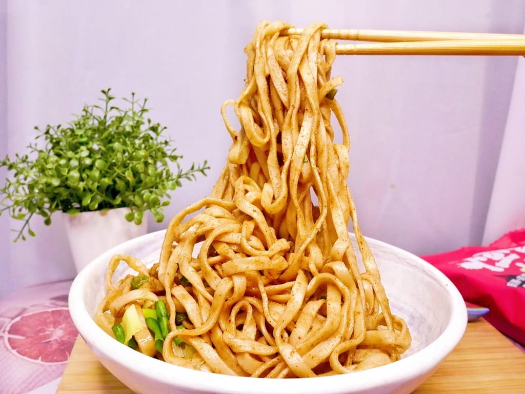 |宅配美食|發票怪獸x何秋美食聯名 雙醬拌麵.濃郁滋味,滿足無辣不歡的吃貨! - 第13張圖 |宅配美食|發票怪獸x何秋美食聯名 雙醬拌麵.濃郁滋味,滿足無辣不歡的吃貨!