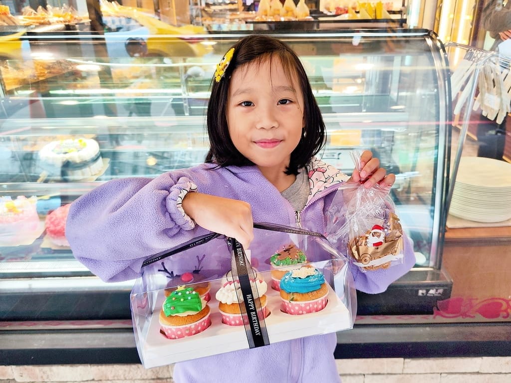 | 聖誕甜點 | 愛維爾手感烘培.聖誕杯子蛋糕/聖誕造型餅乾.滿滿聖誕節氛圍~ - 第7張圖 | 聖誕甜點 | 愛維爾手感烘培.聖誕杯子蛋糕/聖誕造型餅乾.滿滿聖誕節氛圍~