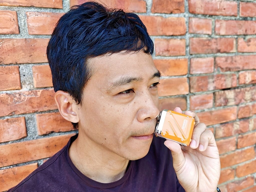 |電動刮鬍刀推薦|創維 行者雙刀頭電動刮鬍刀.行李箱造型設計.全機可水洗.可靈活貼合臉部曲線~ - 第11張圖 |電動刮鬍刀推薦|創維 行者雙刀頭電動刮鬍刀.行李箱造型設計.全機可水洗.可靈活貼合臉部曲線~