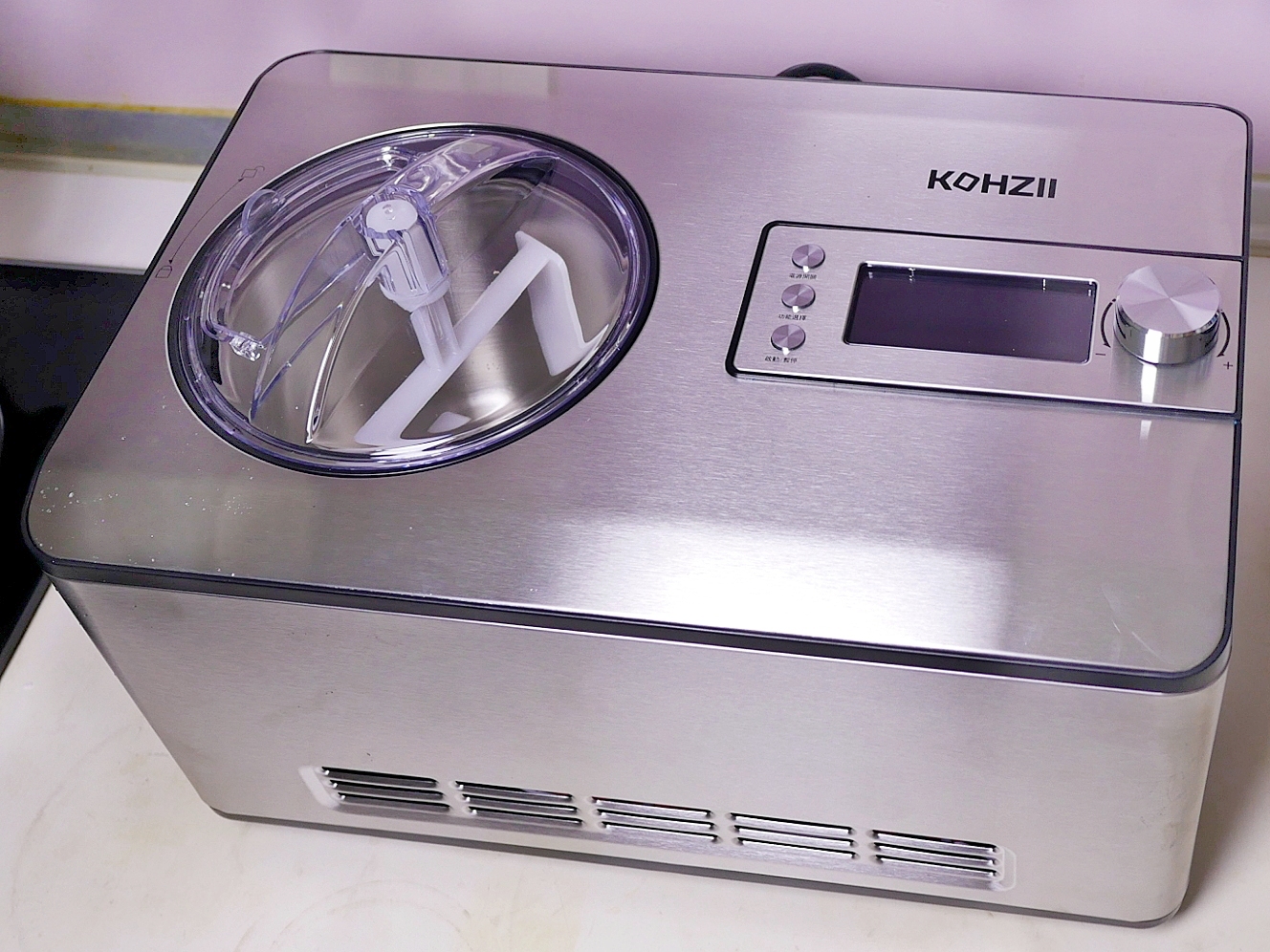 冰淇淋機如何挑選？KOHZII 康馳 全自動冰淇淋機 KIC2037．免預冷快速製作．炎炎夏日必備家電！